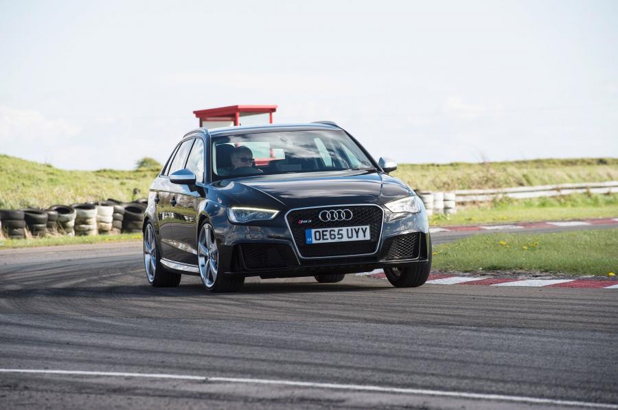  Audi RS3 Sportback (8V) 2015 года  (UK) (фото 3 из 30)